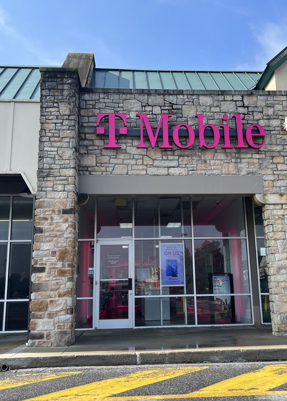 Exterior photo of T-Mobile Store at West Sadsbury Commons, Parkesburg, PA