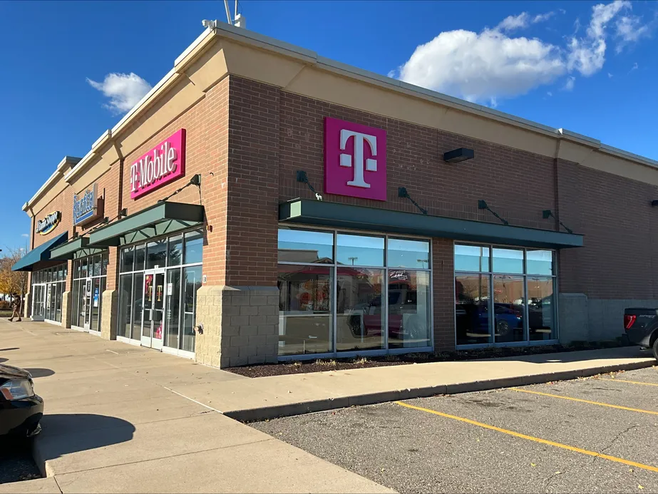 T-Mobile M-39 & Outer Dr