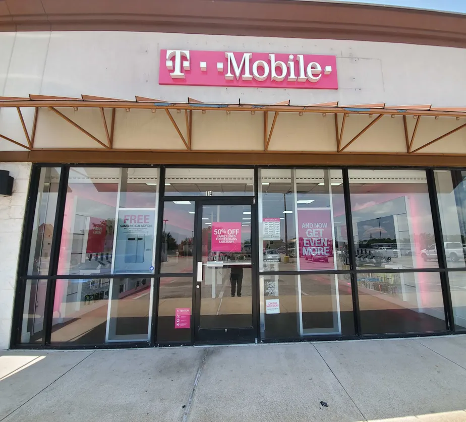 Exterior photo of T-Mobile store at N Wolfe Nursery Rd & Washington St, Stephenville, TX