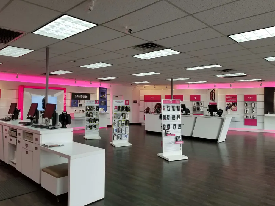 Interior photo of T-Mobile Store at Cave Creek & Union Hills, Phoenix, AZ
