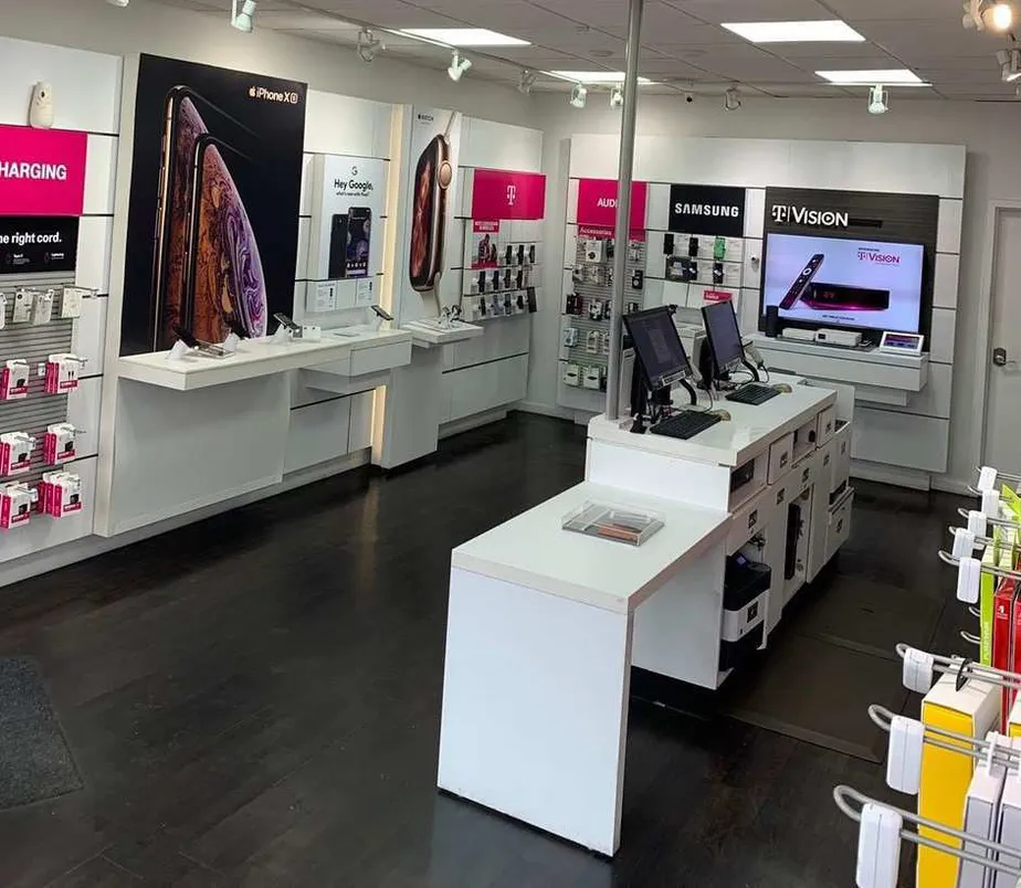 Foto del interior de la tienda T-Mobile en Rockaway Blvd & 135th St, Queens, NY