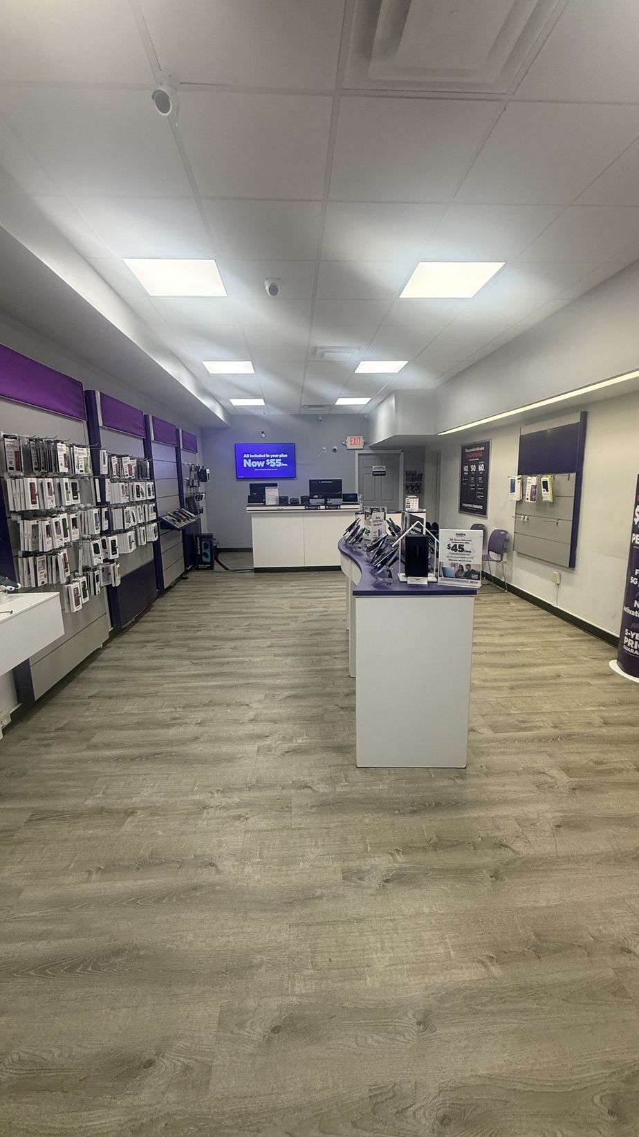 Metro by T-Mobile 410 Main St - 410 Main St