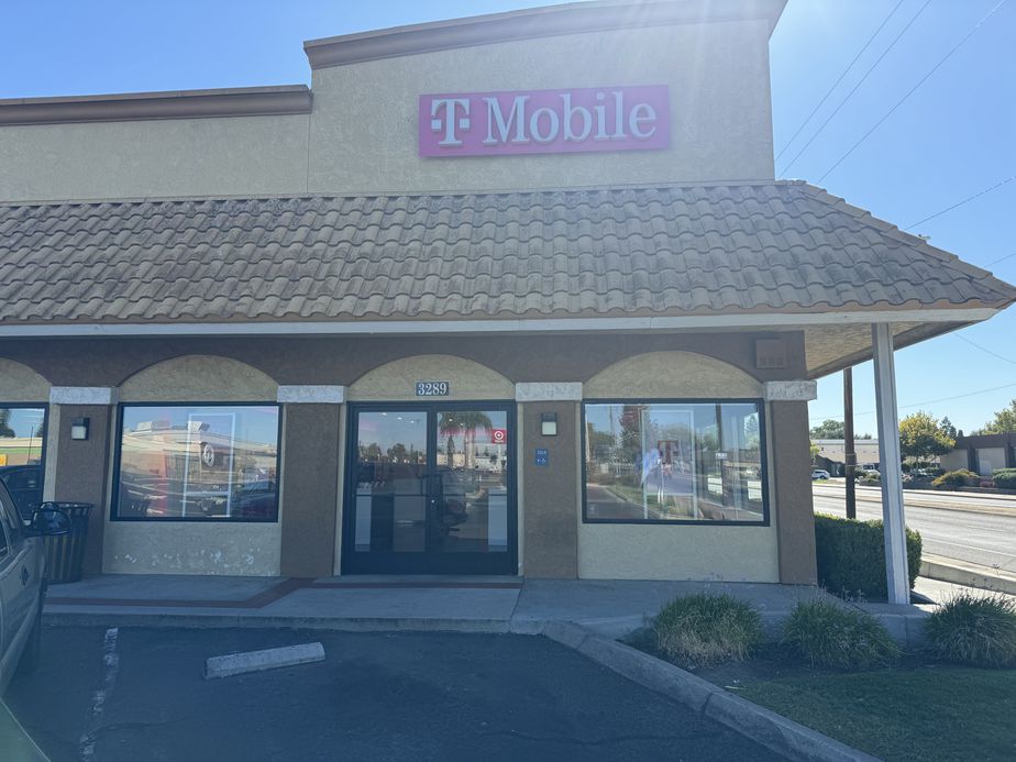 Exterior photo of T-Mobile Store at 1st & Shields, Fresno, CA