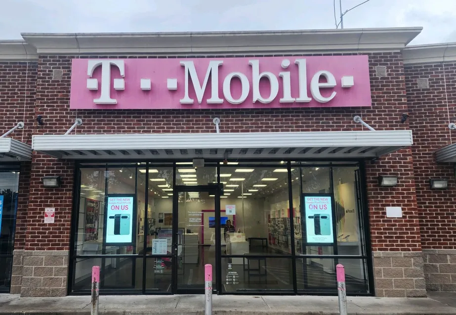  Exterior photo of T-Mobile Store at Fulton & Boundary, Houston, TX 