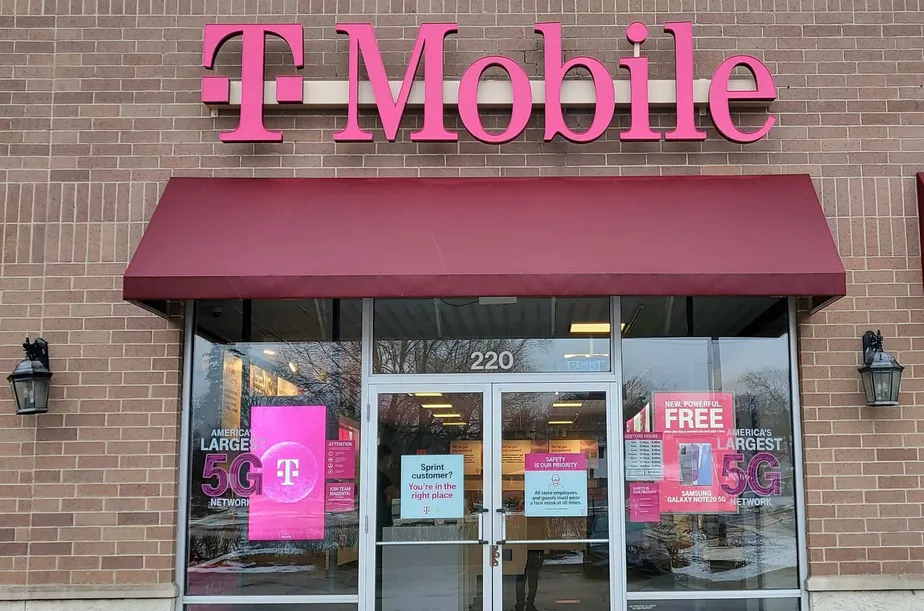 Exterior photo of T-Mobile store at N 8th St & Washington St, West Dundee, IL