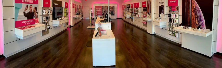 Interior photo of T-Mobile Store at 127th & Harlem, Palos Heights, IL