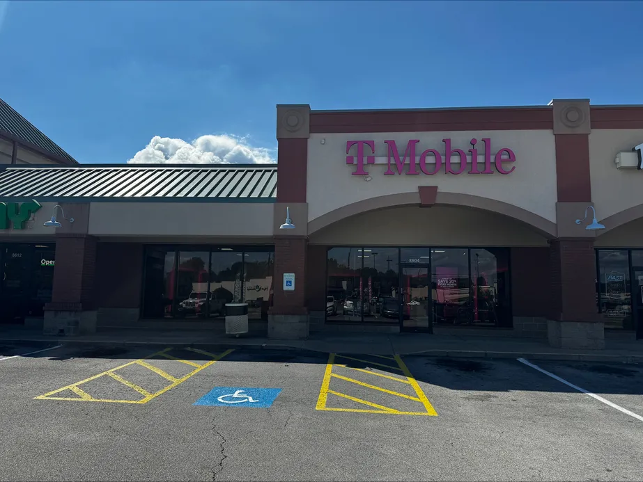  Exterior photo of T-Mobile Store at Rogers Ave & Phoenix Ave, Fort Smith, AR 