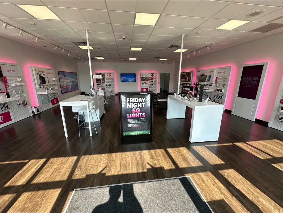  Interior photo of T-Mobile Store at Oxford Commons, Oxford, PA 