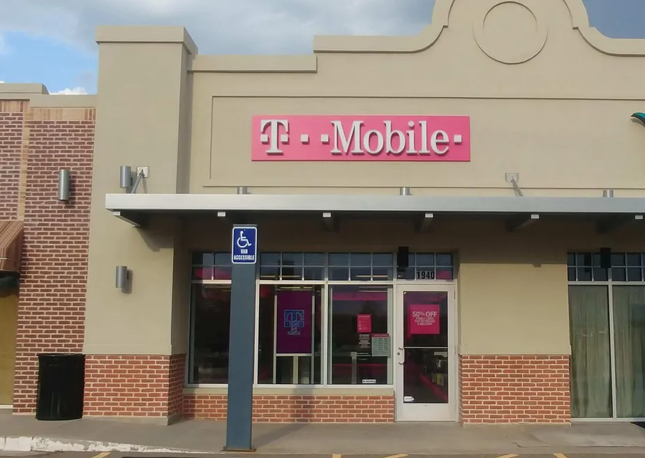 Exterior photo of T-Mobile store at Civic Cir & Sw 19th Ave, Amarillo, TX