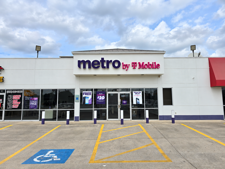 Metro by T-Mobile 6001 West Ave - 6001 West Ave 