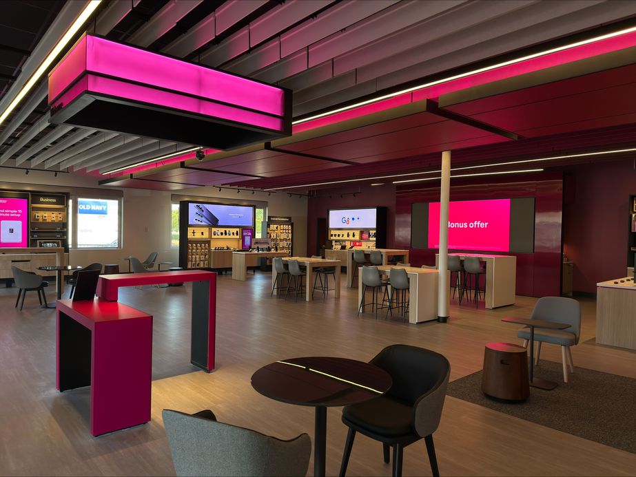 T-Mobile Overton Ridge Blvd & S Hulen St - 4811 Overton Ridge Blvd 