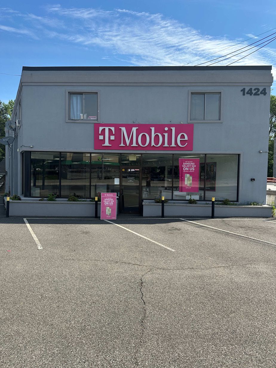 Exterior photo of T-Mobile Store at Butler St Rt 23 & Hillcrest, Butler, NJ