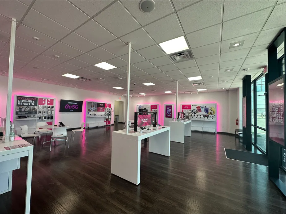 Interior photo of T-Mobile Store at SE 1st St & SE 17th Ave, Mineral Wells, TX