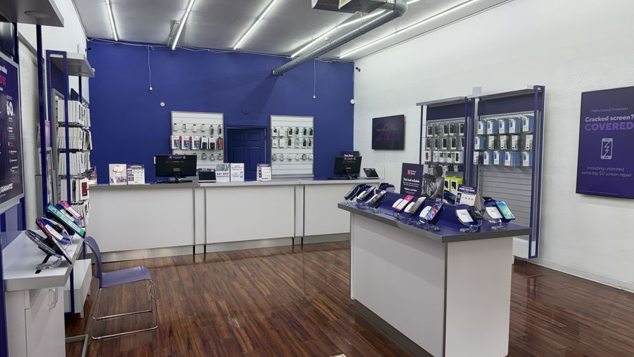 Metro by T-Mobile 845 N Lombard St - 845 N Lombard St