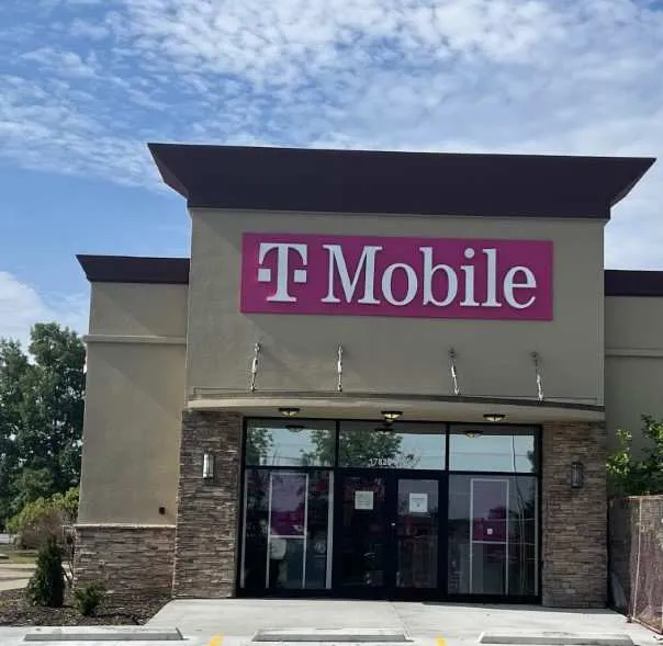 Exterior photo of T-Mobile Store at Bolger, Independence, MO