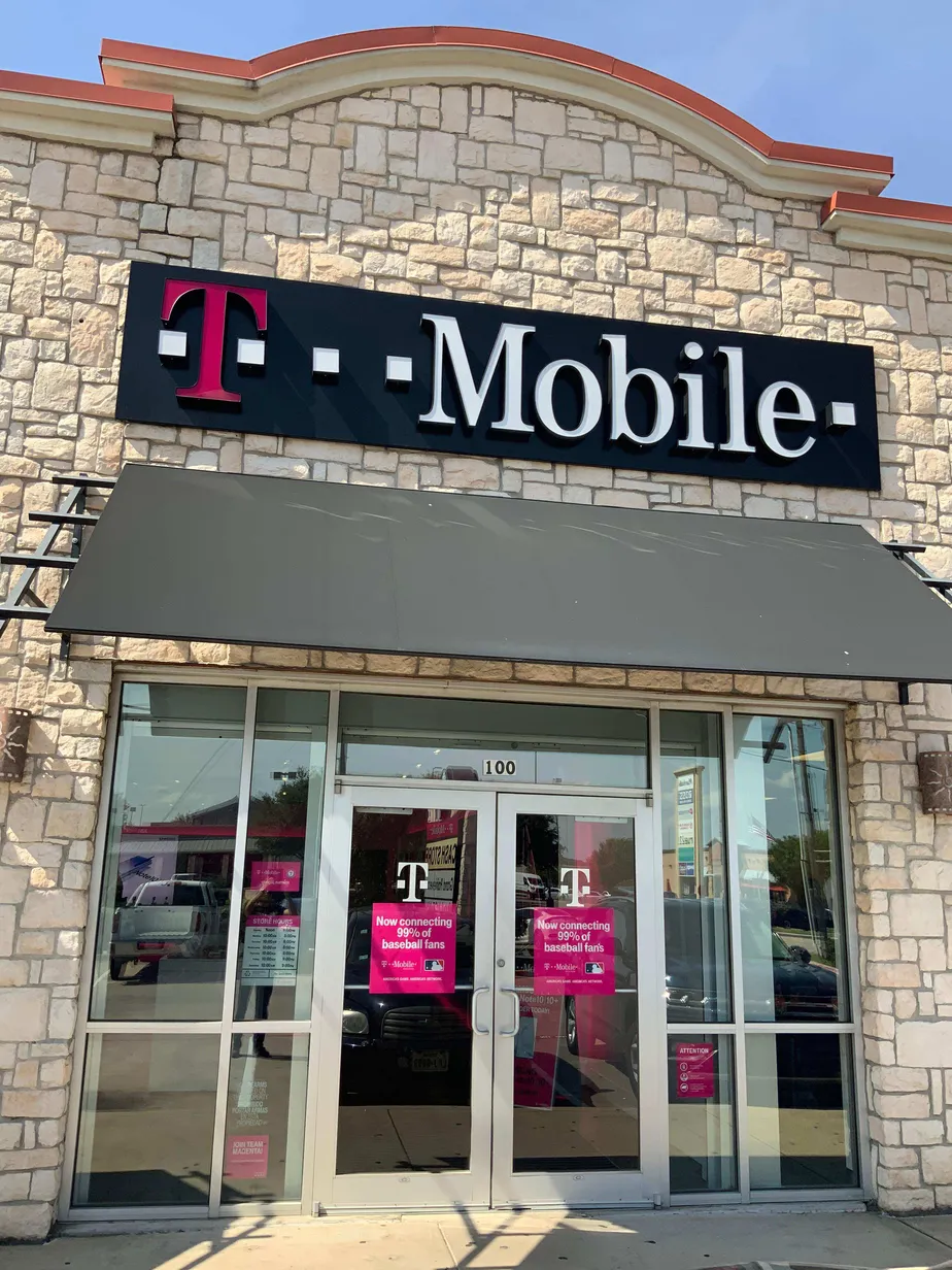 Exterior photo of T-Mobile store at Us 360 & Camp Wisdom, Grand Prairie, TX