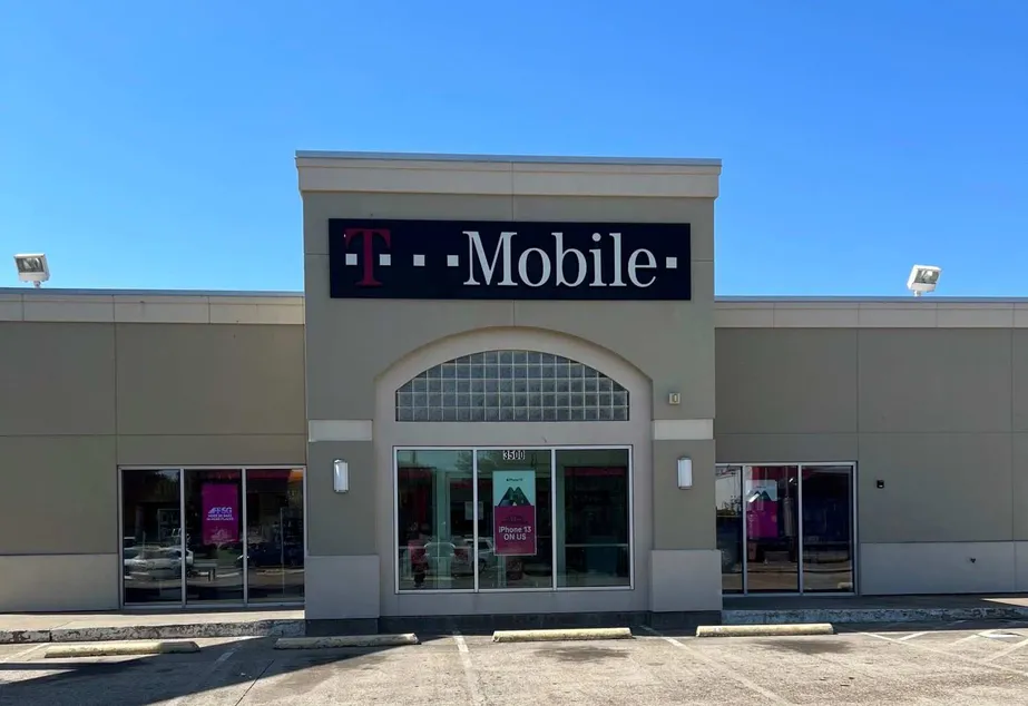 Exterior photo of T-Mobile Store at W Walnut & N Jupiter, Garland, TX