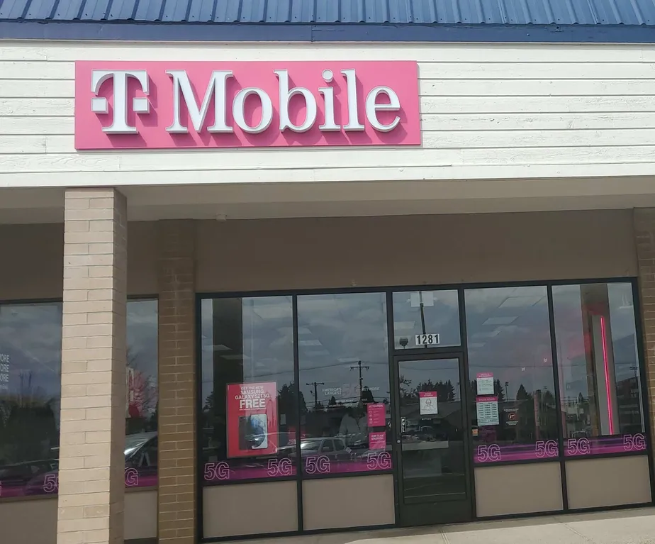 Foto del exterior de la tienda T-Mobile en McMinnville, Mcminnville, OR