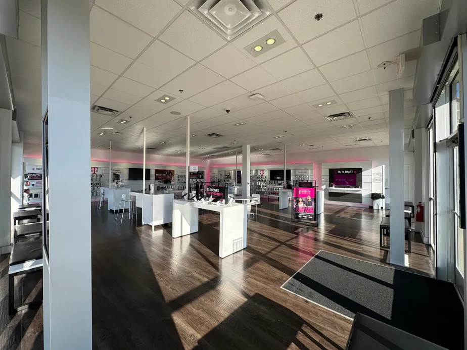  Interior photo of T-Mobile Store at 183 & Story, Irving, TX 