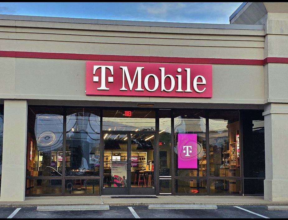 Exterior photo of T-Mobile Store at Hurstbourne Pkwy, Louisville, KY