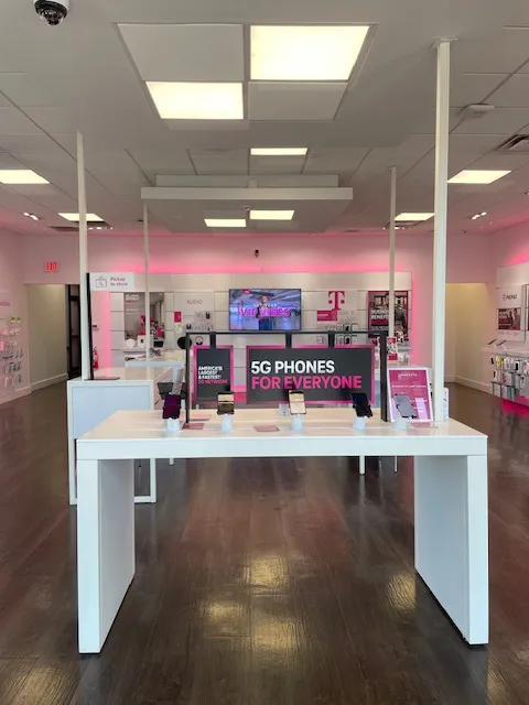  Interior photo of T-Mobile Store at 91st & Metcalf, Overland Park, KS 