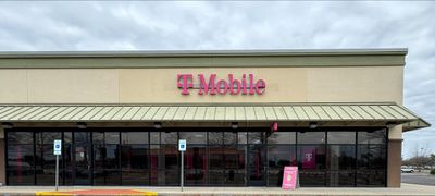 T-Mobile Siegen Plaza: Neighborhood Store in Baton Rouge, LA