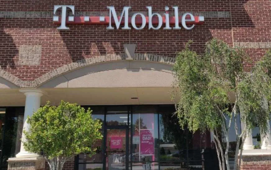 Exterior photo of T-Mobile store at Zebulon Rd & I-475, Macon, GA