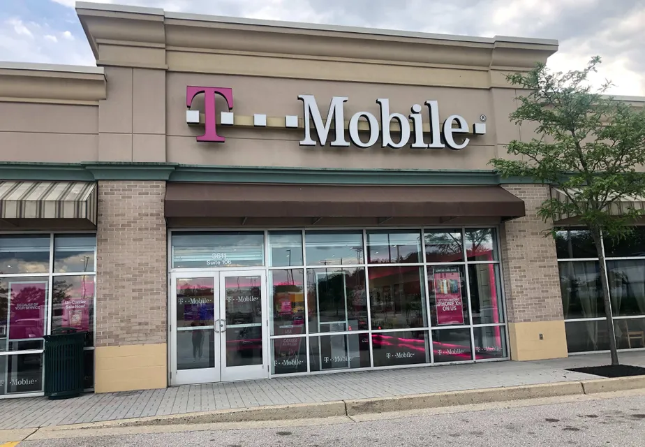 Foto del exterior de la tienda T-Mobile en Washington Blvd & Commerce Dr, Lansdowne, MD