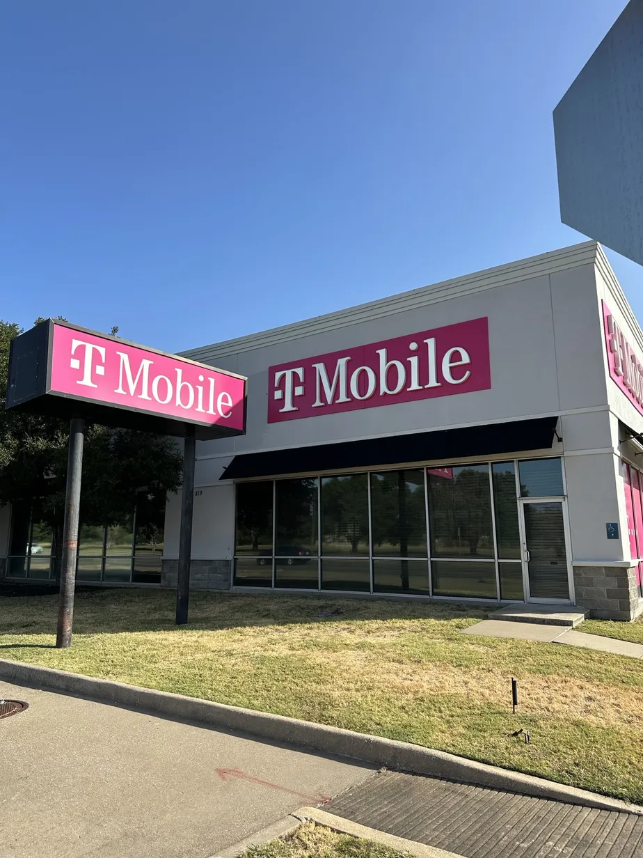 Foto del exterior de la tienda T-Mobile en Texas Ave & Lincoln, College Station, TX