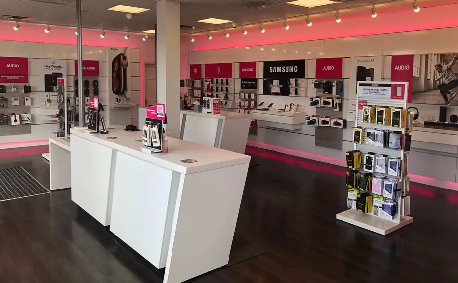 Foto del interior de la tienda T-Mobile en E 3rd St & Clayton Ave, Williamsport, PA