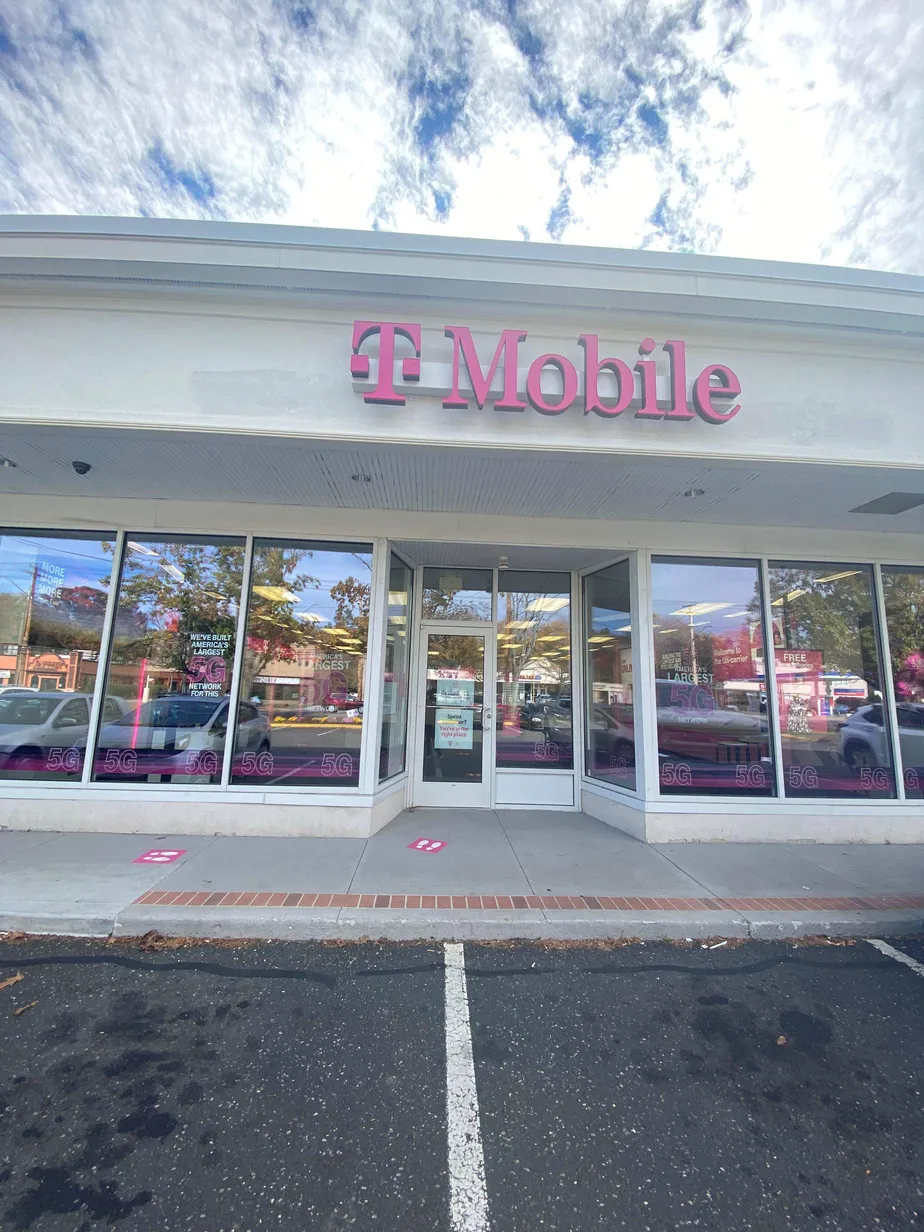 Foto del exterior de la tienda T-Mobile en Black Rock Tpke & Stillson Rd, Fairfield, CT