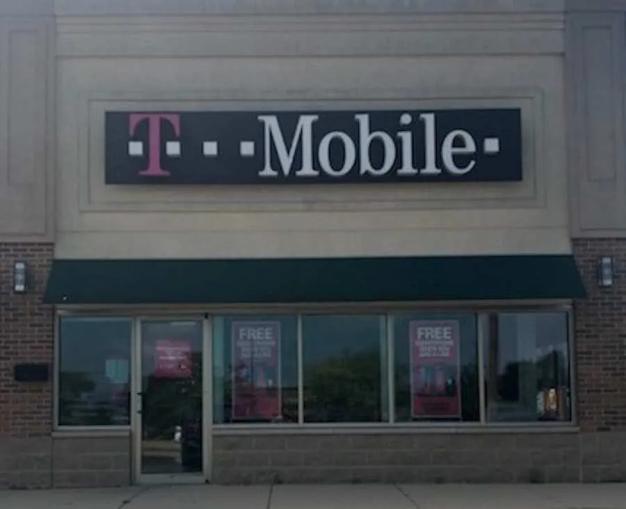 Exterior photo of T-Mobile store at Joliet & Norma, Dyer, IN