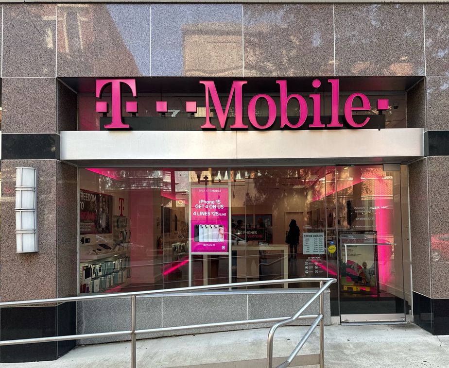 Exterior photo of T-Mobile Store at Market & 9th, Wilmington, DE