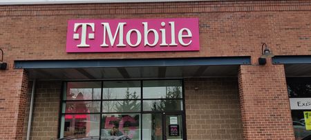 Exterior photo of T-Mobile Store at Pacific & 38th, Tacoma, WA