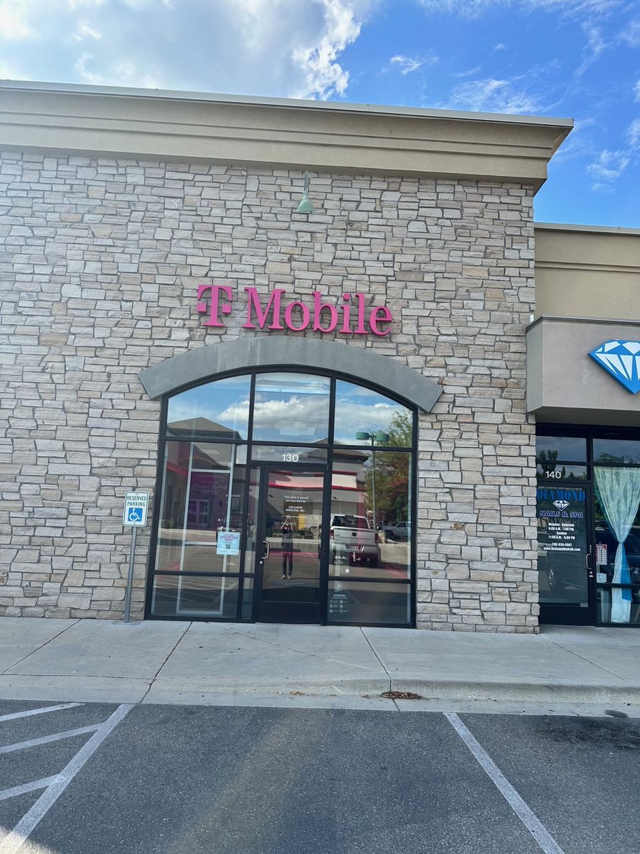 Exterior photo of T-Mobile Store at State St & Hwy 55, Eagle, ID