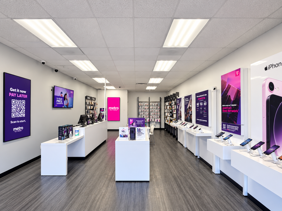 Metro by T-Mobile 1260 S Soto St - 1260 S Soto St 