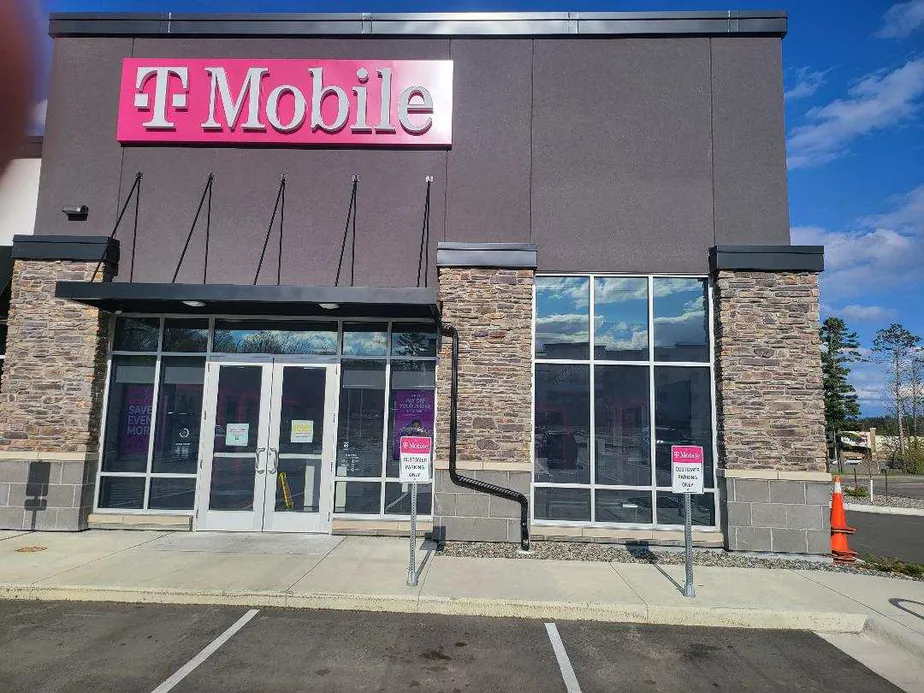 Exterior photo of T-Mobile Store at 23rd St & US 169, Grand Rapids, MN