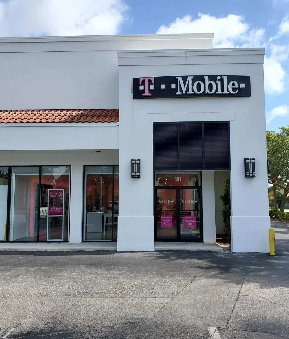 Exterior photo of T-Mobile store at River Valley & Us 33a, Lancaster, OH