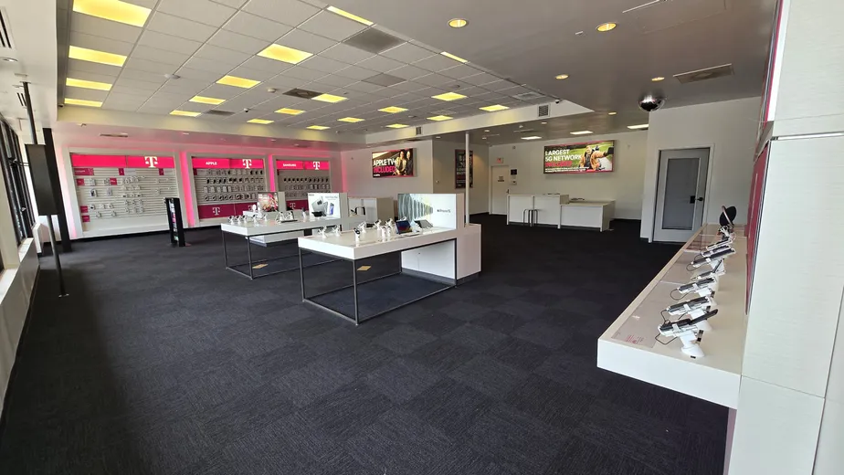  Interior photo of T-Mobile Store at N Kings Hwy & 31st Ave N, Myrtle Beach, SC 