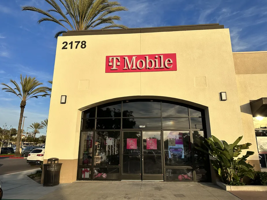 Exterior photo of T-Mobile Store at Vista Way & Avocado Rd, Oceanside, CA
