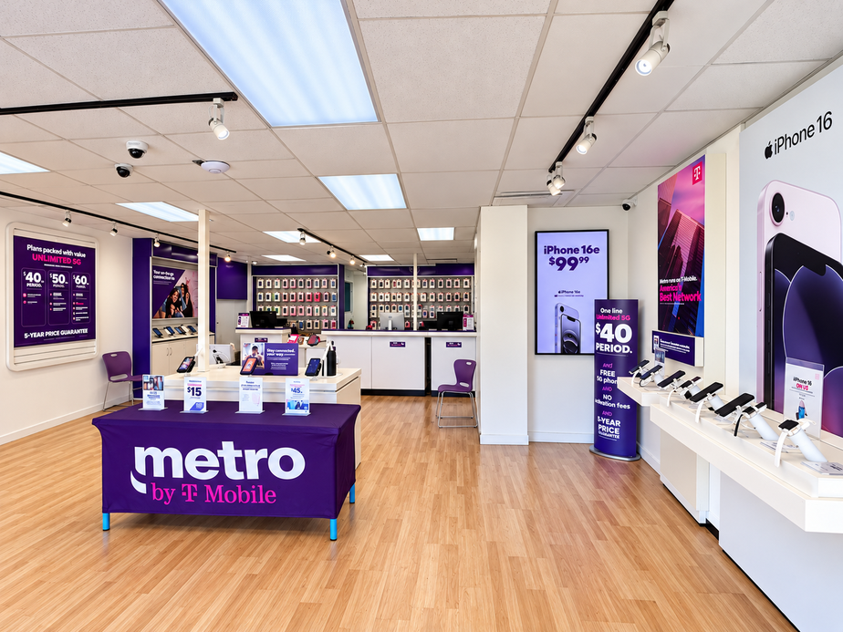 Metro by T-Mobile 3141 W Century Blvd - 3141 W Century Blvd 