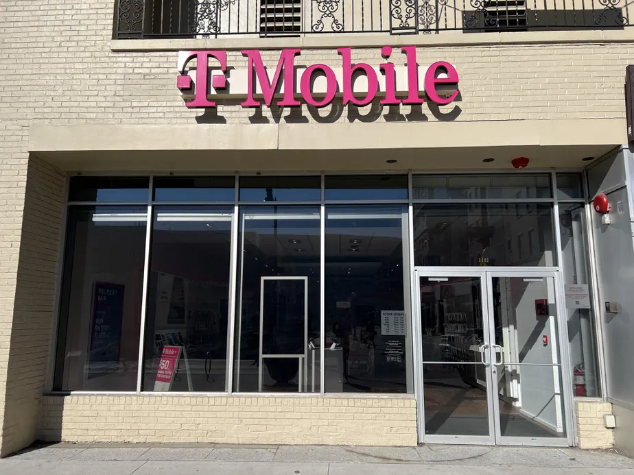 Exterior photo of T-Mobile Store at Lake & Harlem, Oak Park, IL