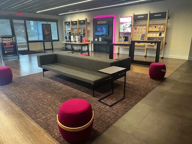  Interior photo of T-Mobile Store at Valley Pike Plaza, Woodstock, VA 