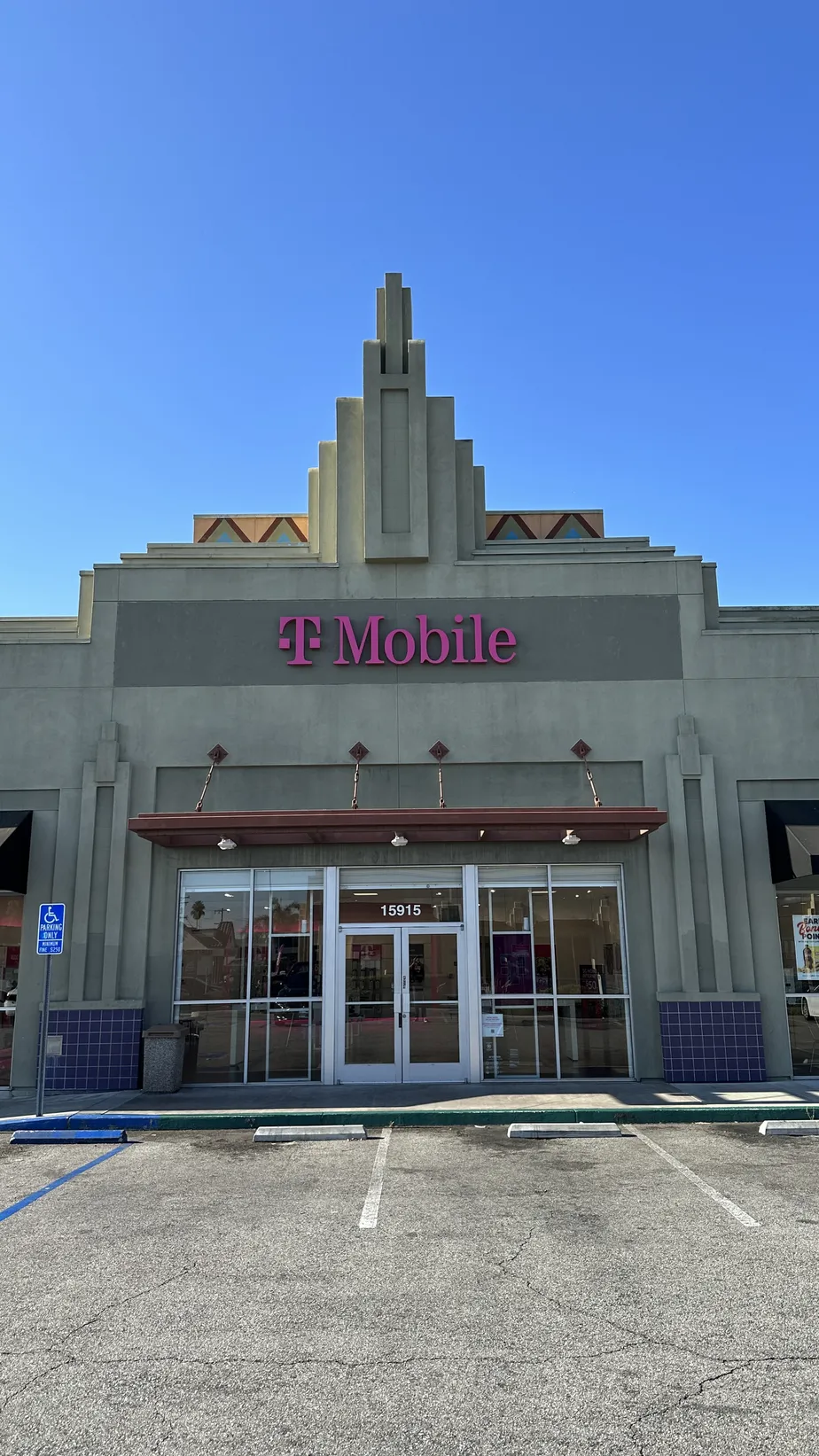 Exterior photo of T-Mobile Store at Bellflower & Alondra, Bellflower, CA