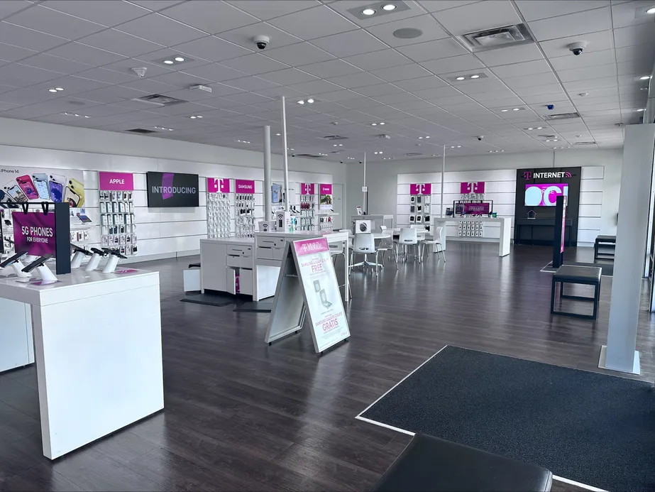 Interior photo of T-Mobile Store at North Freeway & Goodson Dr, Houston, TX