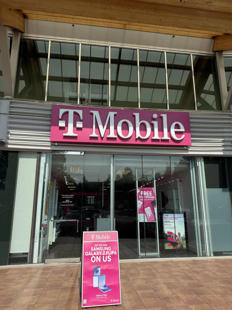  Exterior photo of T-Mobile Store at Fawcett Rd & Post Blvd, Avon, CO 