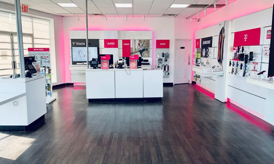  Interior photo of T-Mobile Store at Linden & Farmers, Queens, NY 