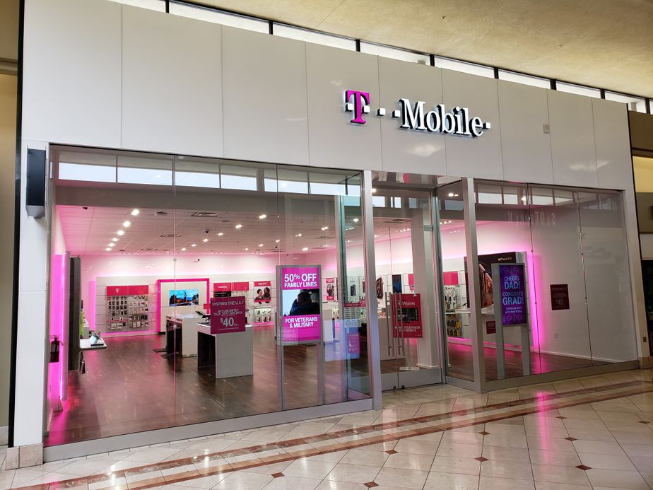 Exterior photo of T-Mobile Store at Serramonte Center, Daly City, CA