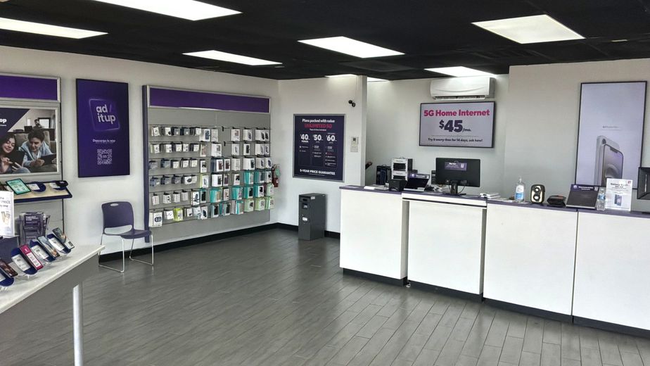Metro by T-Mobile 1100 Bridgewood Dr - 1100 Bridgewood Dr 
