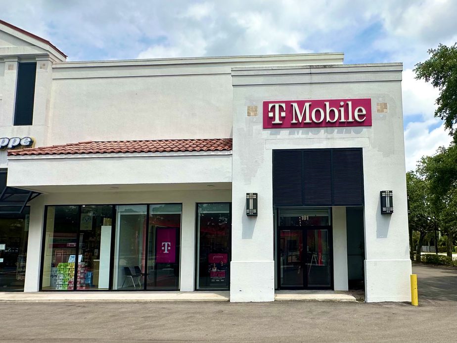 Exterior photo of T-Mobile Store at Indiantown Rd & Pennock Ln, Jupiter, FL